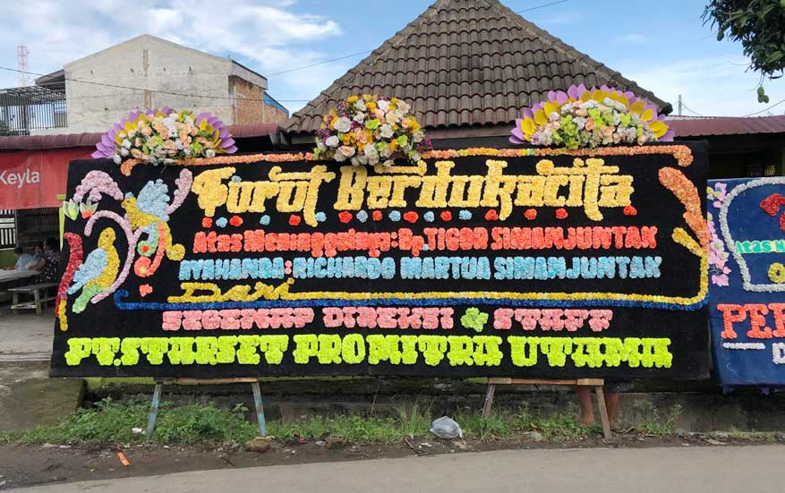 bunga papan gandeng mahkota bunga segar bunga papan gandeng Medan 3 mahkota bunga segar