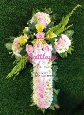 karangan bunga salib dukacita