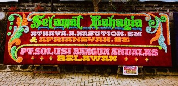 bunga papan Medan untuk acara pernikahan