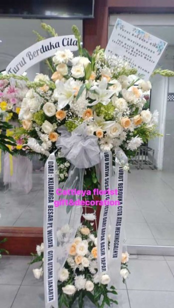 standing flower dukacita