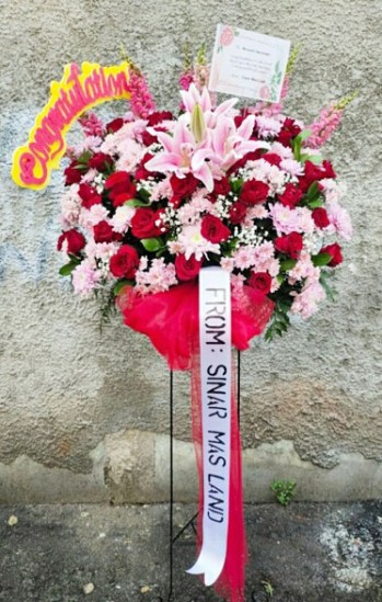 bunga standing segar congratulations